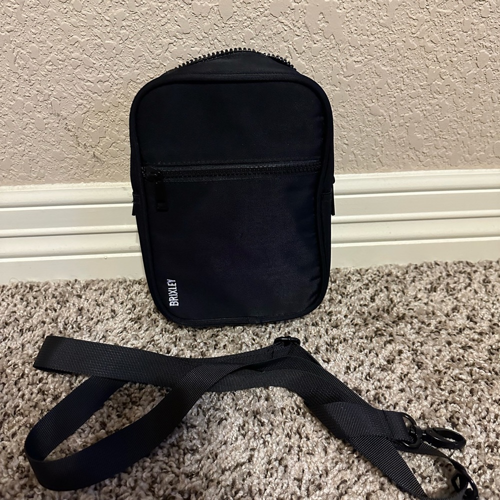 COPY - Brand new Medium bodysling bag